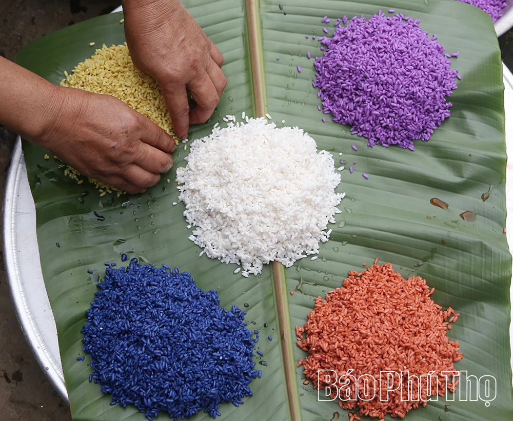 &nbsp;Hương vị núi rừng gửi trong ống nứa