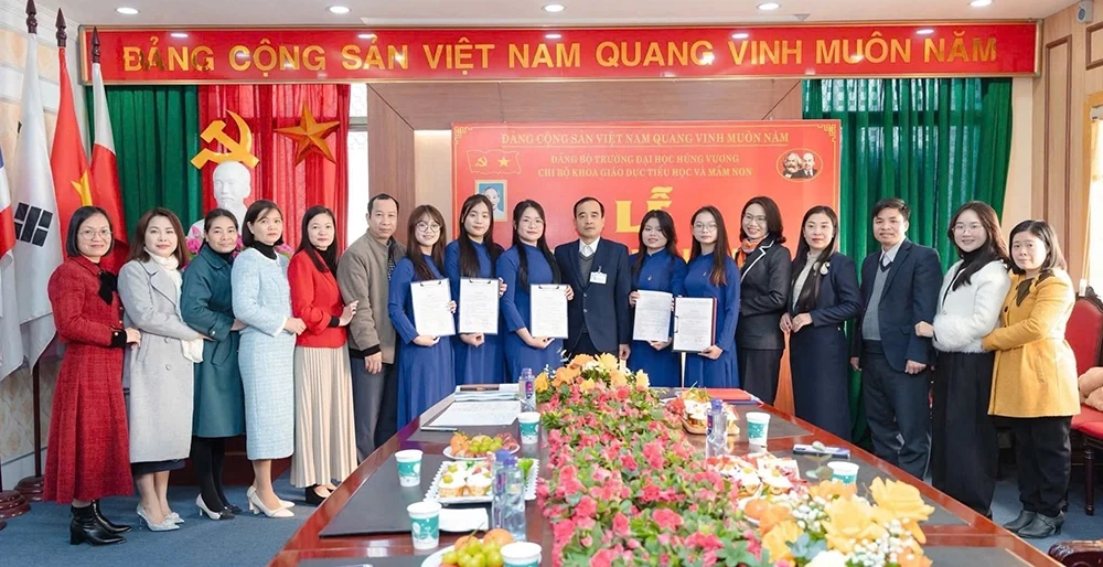 Hơn 8.000 đo&agrave;n vi&ecirc;n, thanh ni&ecirc;n ưu t&uacute; được giới thiệu, xem x&eacute;t kết nạp Đảng