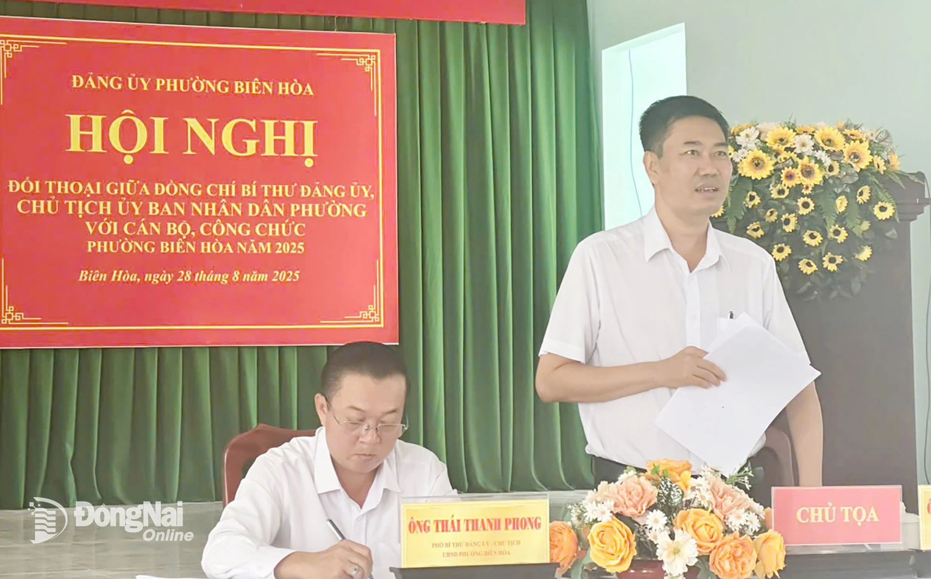 Tỉnh ủy viên, Bí thư Đảng ủy, Chủ tịch HĐND phường Biên Hòa Viên Hồng Tiến phát biểu tại hội nghị. Ảnh: Minh Hà