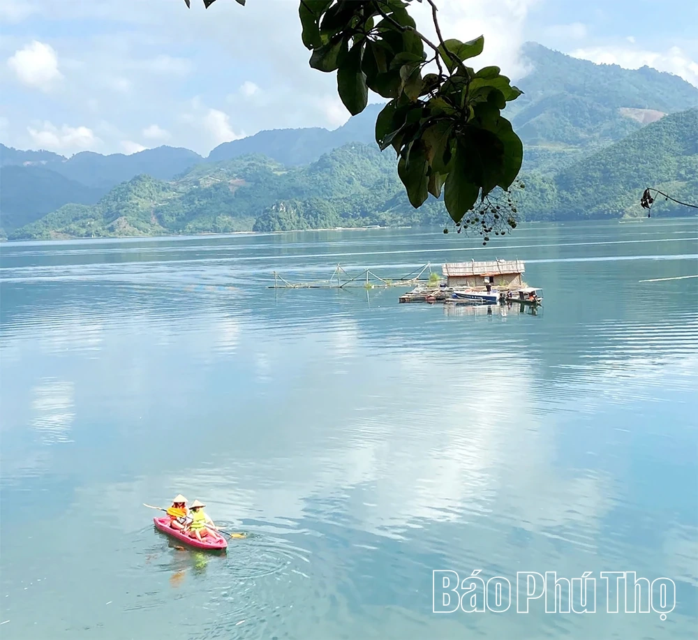 Xoan Retreat – Nơi trải nghiệm đầy cảm xúc trên hồ Hoà Bình