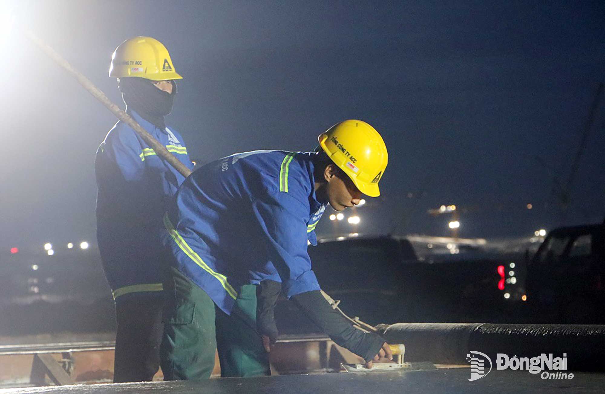 Tổng công ty Cảng hàng không Việt Nam (ACV) đã chỉ đạo liên danh nhà thầu tranh thủ tối đa thời tiết để triển khai thi công. Hiện nay, đối với hạng mục xây dựng đường băng thứ 2 Sân bay Long Thành giai đoạn 1, nhà thầu đang triển khai đồng loạt các mũi thi công nền, móng đường, thoát nước, bê tông xi măng 150. Ảnh: Phạm Tùng