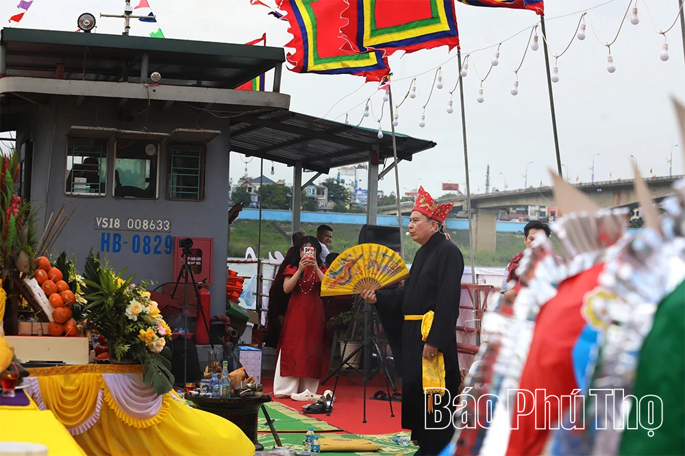 Lung linh đêm hội bên dòng Đà Giang