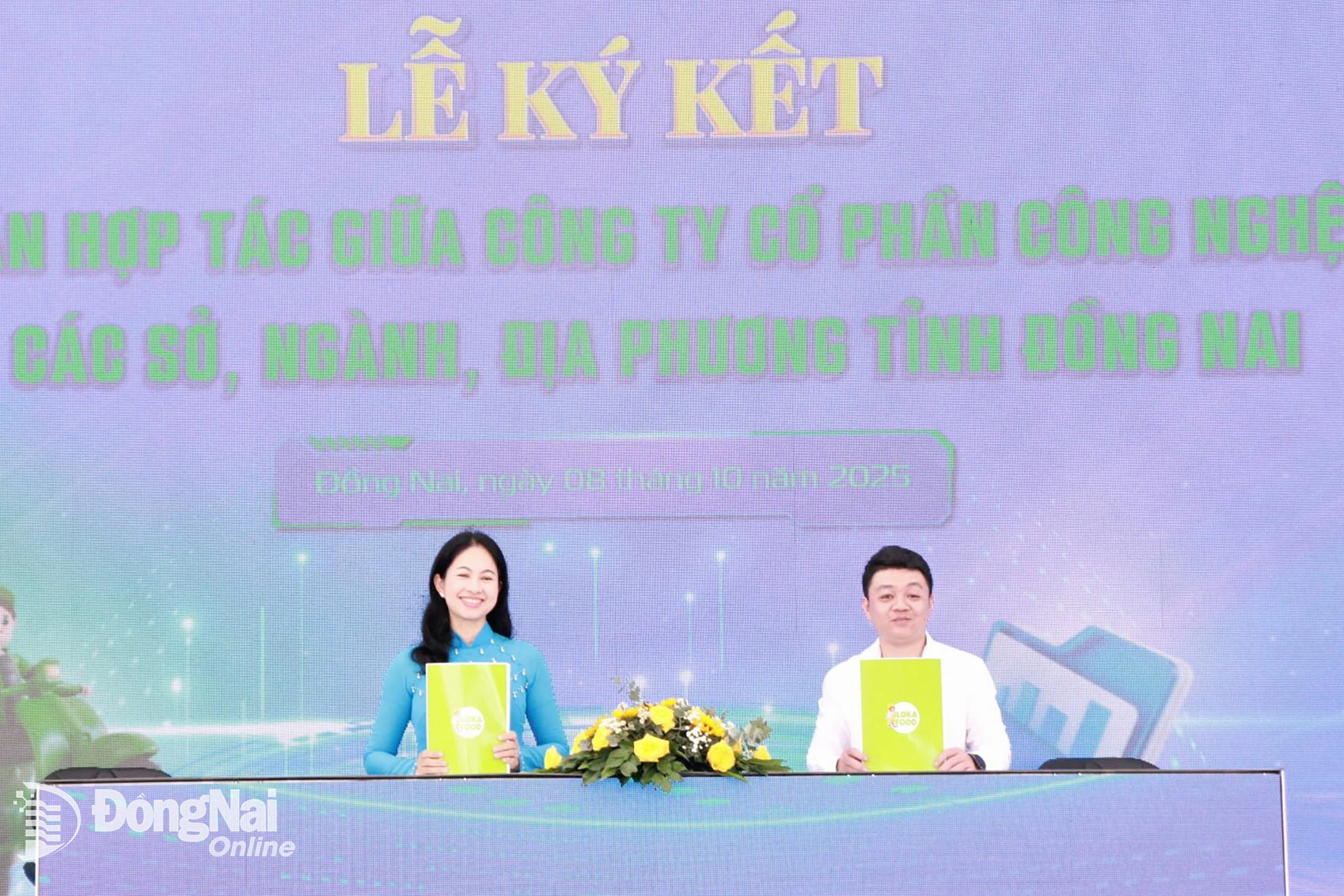 Đại diện Công ty cổ phần Công nghệ ILOKA ký kết bản ghi nhớ hợp tác với các đơn vị, địa phương. Ảnh: Nga Sơn