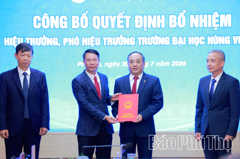 Công bố quyết định bổ nhiệm Hiệu trưởng, Phó Hiệu trưởng Trường Đại học Hùng Vương