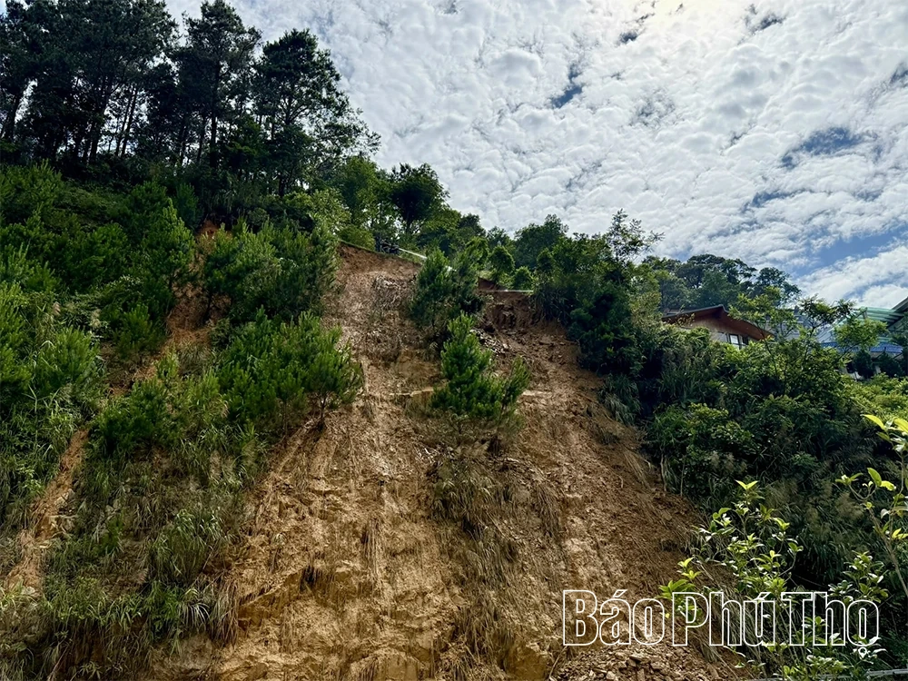 Khẩn trương khắc phục sạt trượt đất đá, đảm bảo giao thông thông suốt tại Tam Đảo