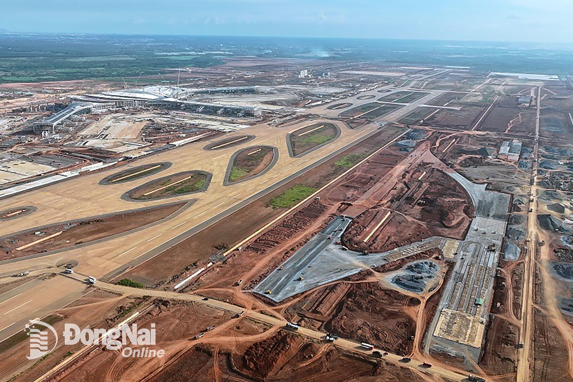 Đường sắt Thủ Thiêm - Long Thành kết nối Sân bay Tân Sơn Nhất với Sân bay Long Thành thông qua 2 tuyến đường sắt đô thị số 2 và số 6 của Thành phố Hồ Chí Minh. Ảnh: Phạm Tùng