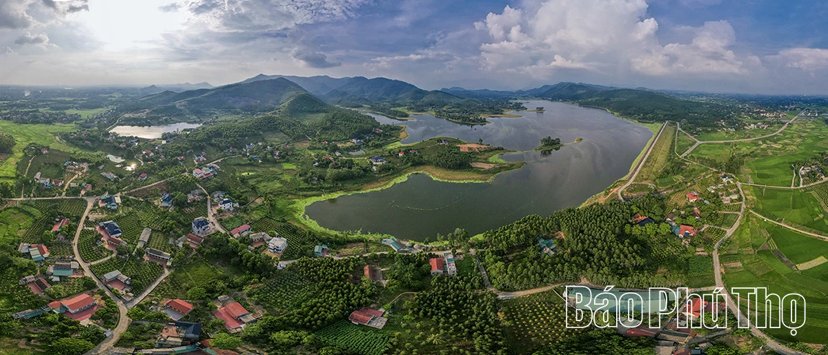 Nắng sớm hồ Vân Trục