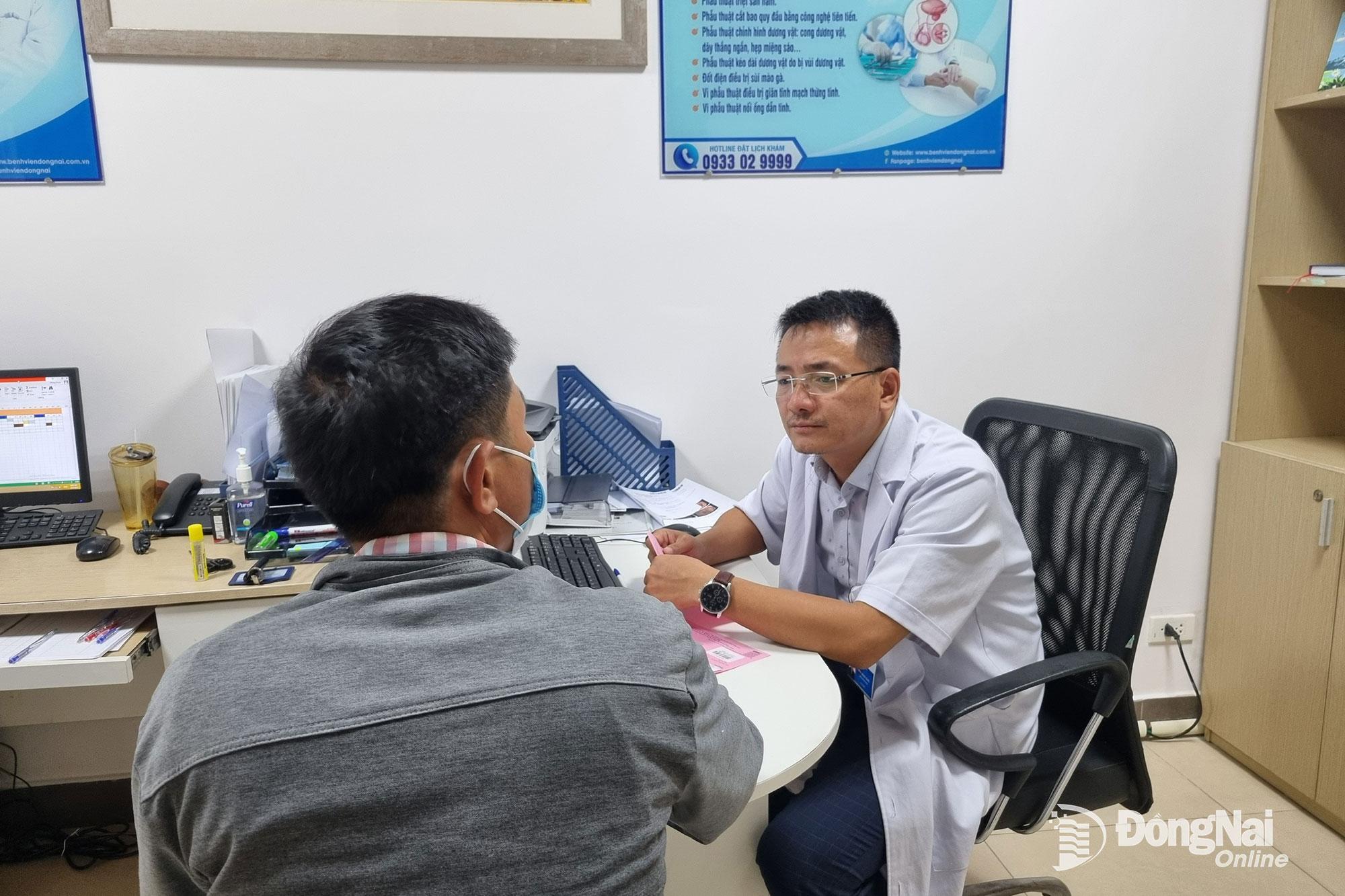 Thói quen hút thuốc lá ảnh hưởng tới sức khỏe sinh sản của nam giới. Ảnh: Bích Nhàn  