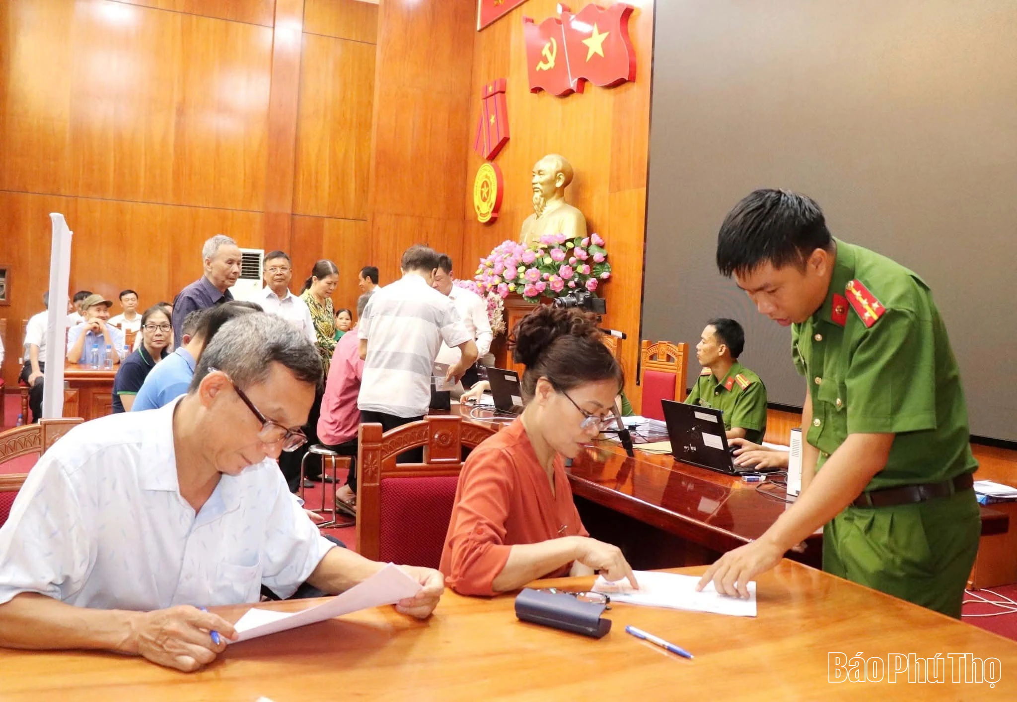 Đổi thẻ đảng viên – khởi đầu thời kỳ chuyển đổi số trong Đảng