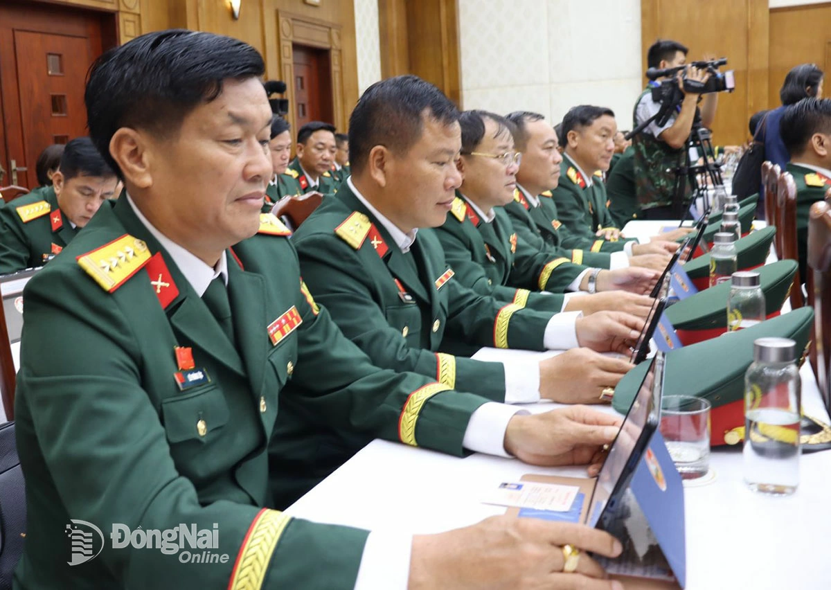 Đại biểu thực hiện các chương trình, nội dung đại hội trên môi trường điện tử. Ảnh: Nguyệt Hà