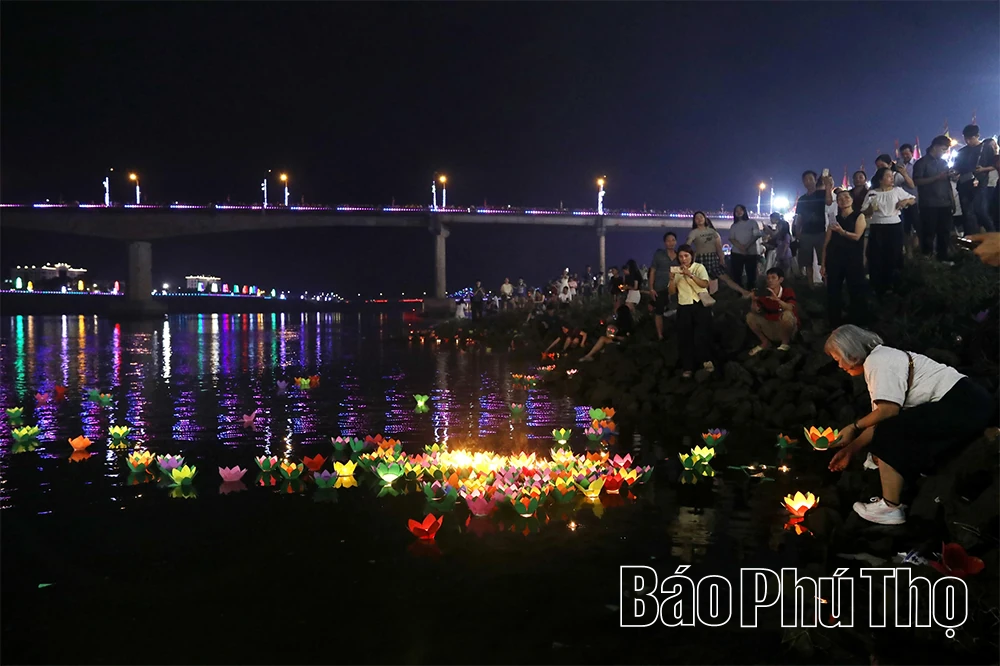 Lung linh đêm hội bên dòng Đà Giang