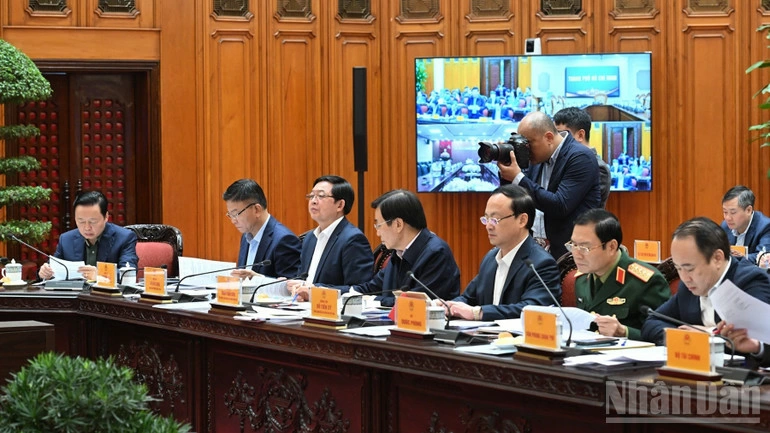 Các Phó Thủ tướng Chính phủ, lãnh đạo các bộ, ngành, cơ quan tham dự cuộc họp. (Ảnh: TRẦN HẢI)