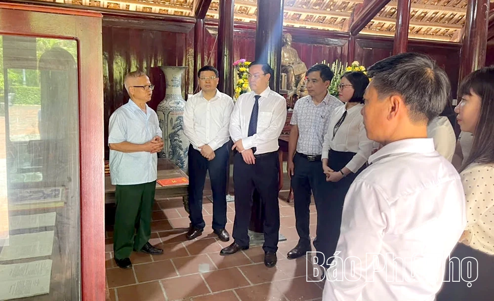 Sinh hoạt chuyên đề “Báo công dâng Bác” nhân kỷ niệm 136 năm Ngày sinh Chủ tịch Hồ Chí Minh