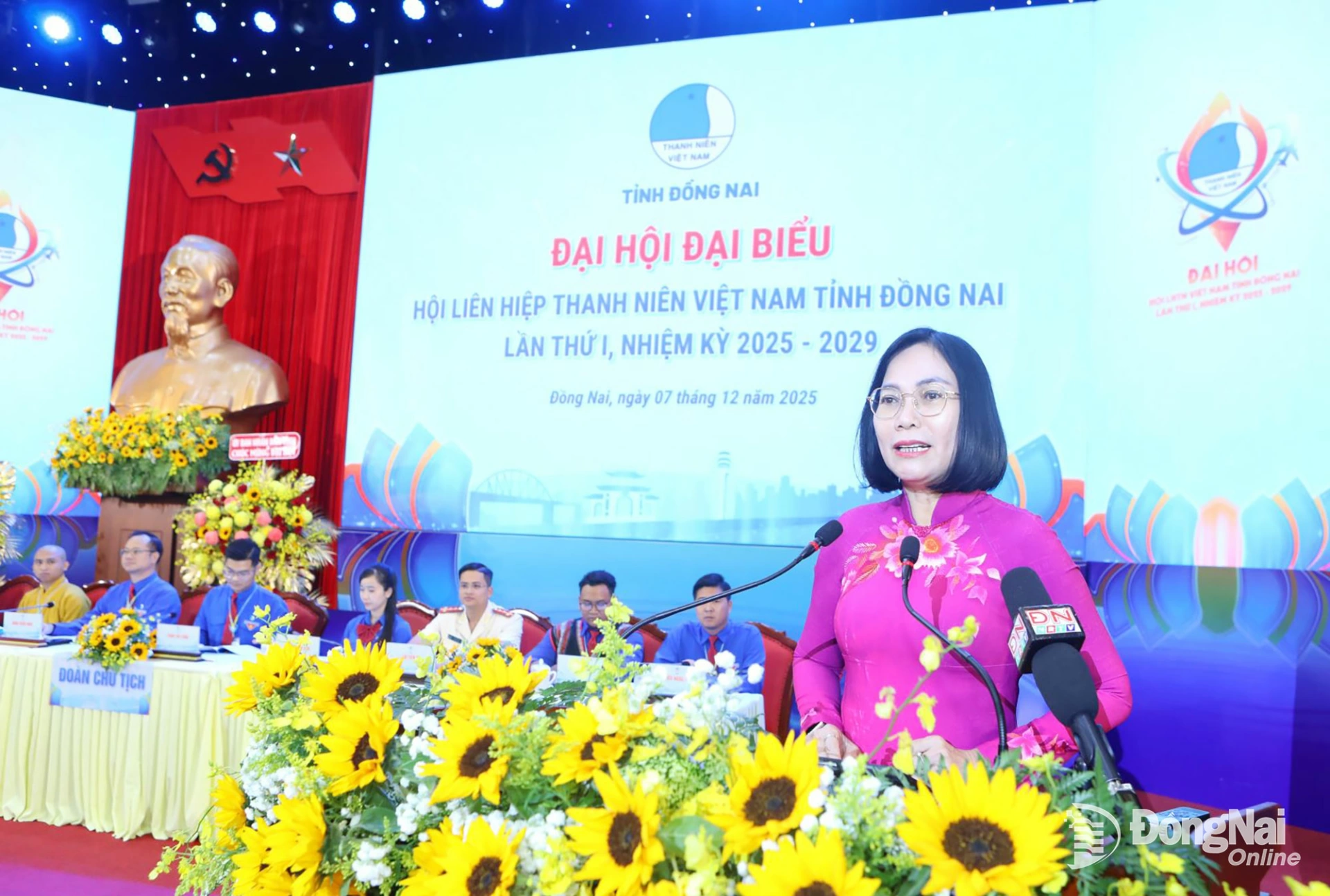 Tỉnh ủy viên, Phó Chủ tịch UBND tỉnh Đồng Nai Nguyễn Thị Hoàng phát biểu tại đại hội. Ảnh: Huy Anh