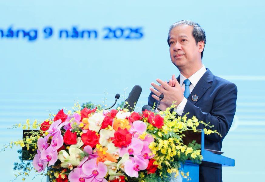 Ủy viên Trung ương Đảng, Bộ trưởng Bộ Giáo dục và Đào tạo Nguyễn Kim Sơn phát biểu tại buổi lễ ôn lại truyền thống 80 năm Bộ Quốc gia Giáo dục và khai giảng năm học mới. Ảnh: Bộ GDĐT