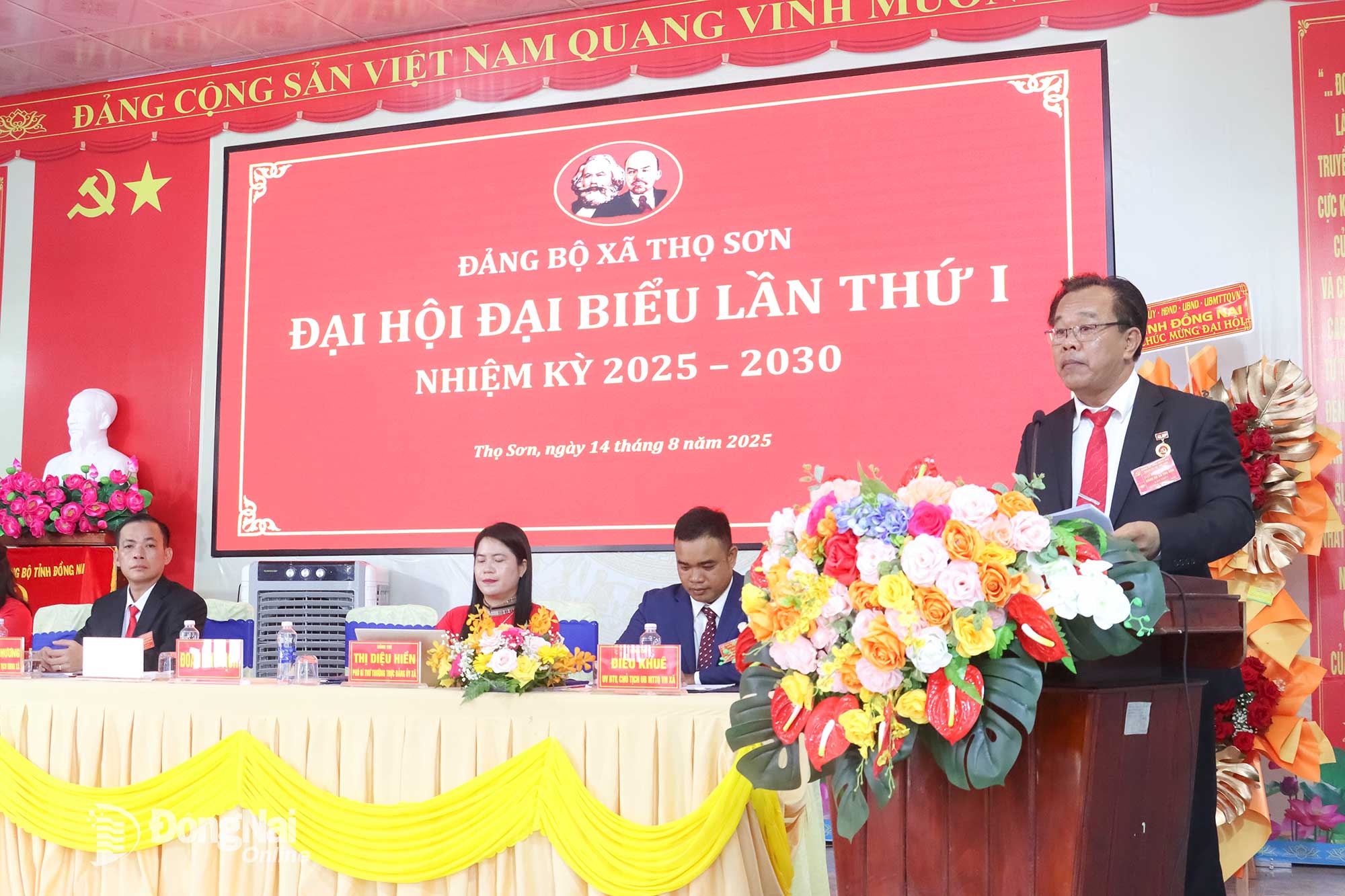 Bí thư Đảng ủy, Chủ tịch HĐND xã Thọ Sơn Lê Thanh Hải tiếp thu ý kiến chỉ đạo của lãnh đạo tỉnh Đồng Nai. Ảnh: Như Nam