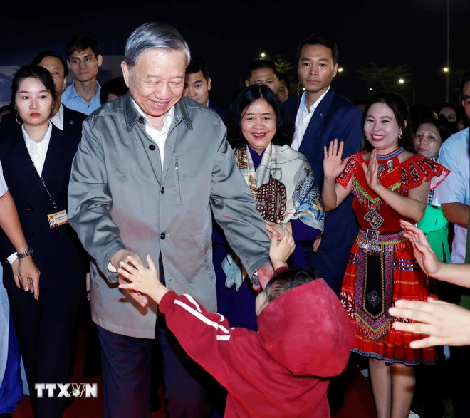 Bảo đảm văn kiện Đại hội XIV trở th&agrave;nh động lực đổi mới tư duy v&agrave; h&agrave;nh động, khơi dậy kh&aacute;t vọng ph&aacute;t triển