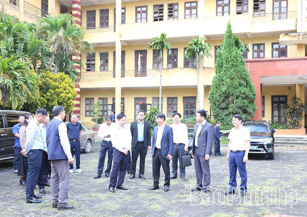 Phó Chủ tịch UBND tỉnh Nguyễn Khắc Hiếu thăm và làm việc tại một số trường học trên địa bàn tỉnh