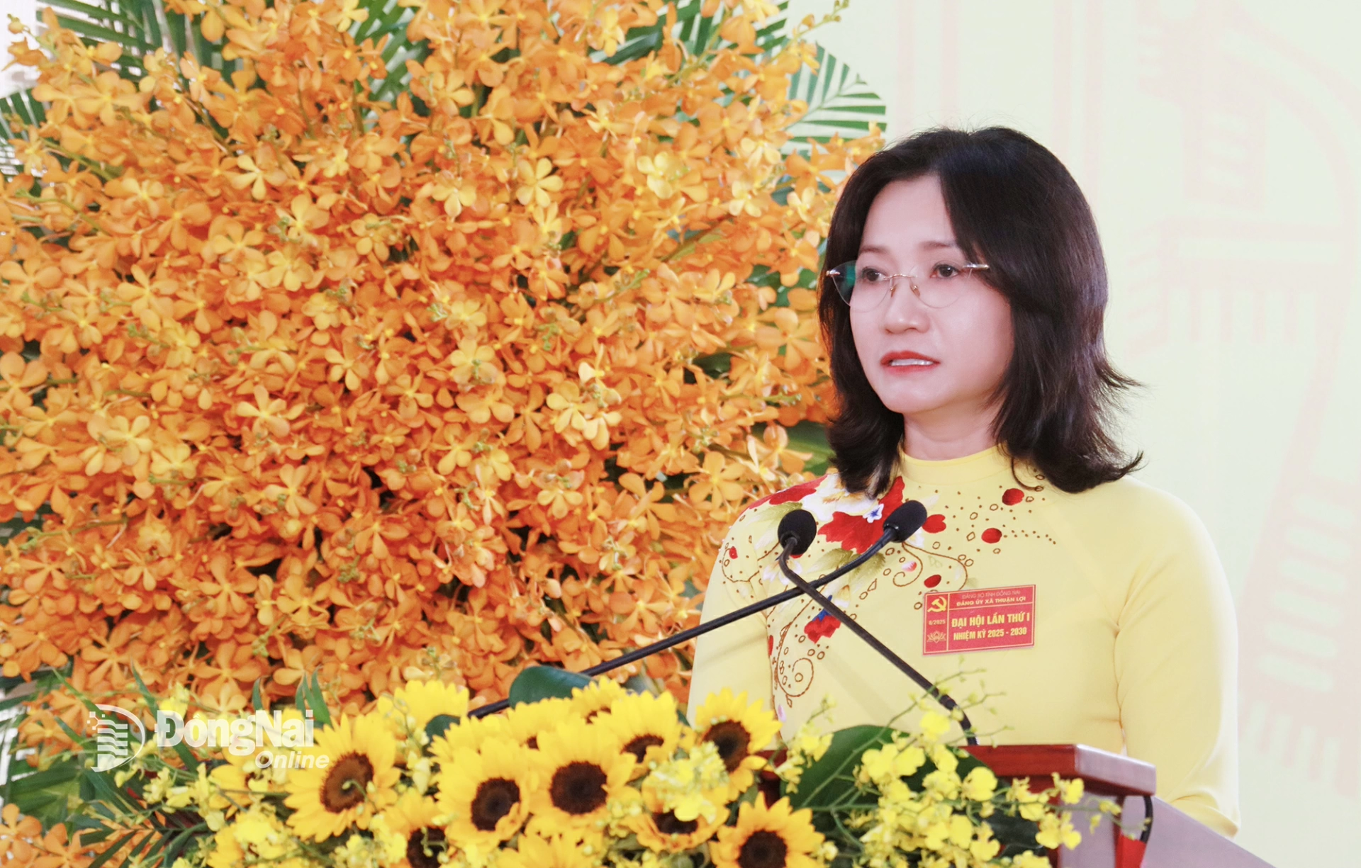 Bí thư Đảng ủy, Chủ tịch HĐND xã Thuận Lợi Bùi Thị Minh Thúy phát biểu khai mạc đại hội. Ảnh: Như Nam