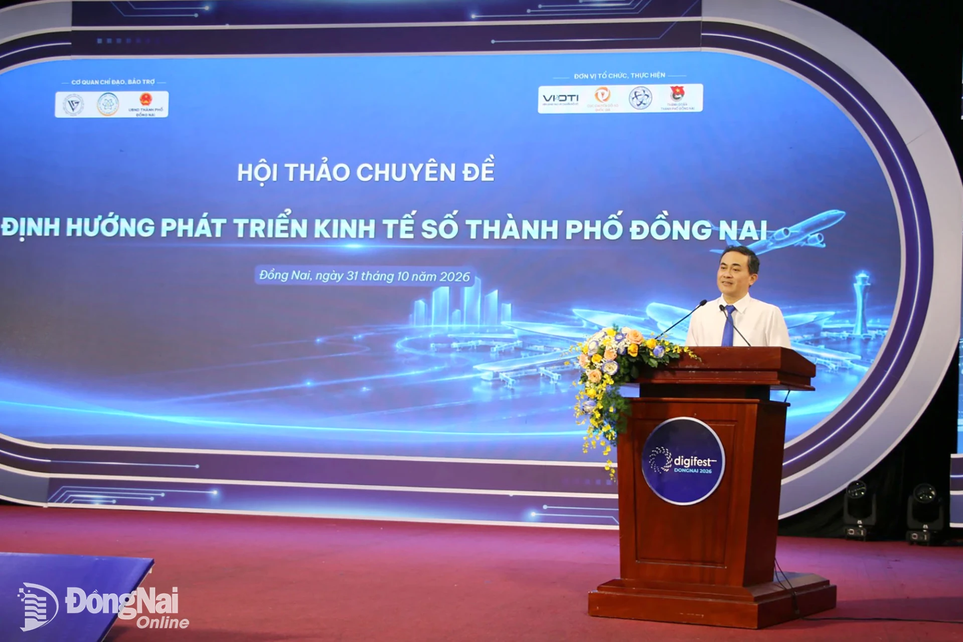Ủy viên Ban Thường vụ Thành ủy, Phó Chủ tịch UBND thành phố Lê Trường Sơn phát biểu tại hội thảo. Ảnh: Hải Quân  