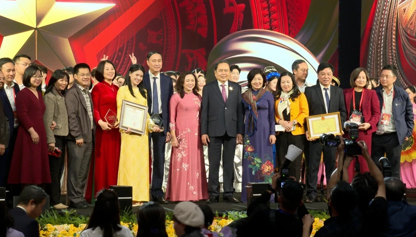 B&aacute;o v&agrave; ph&aacute;t thanh, truyền h&igrave;nh Ph&uacute; Thọ đạt 2 giải Di&ecirc;n Hồng lần thứ tư