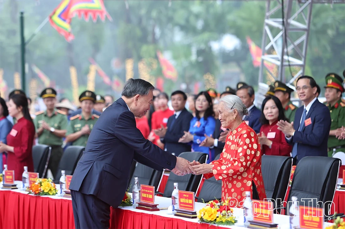 Kỷ niệm 72 năm Ngày Bác Hồ về thăm Đền Hùng và khánh thành Tượng đài “Bác Hồ với ngày hội non sông”