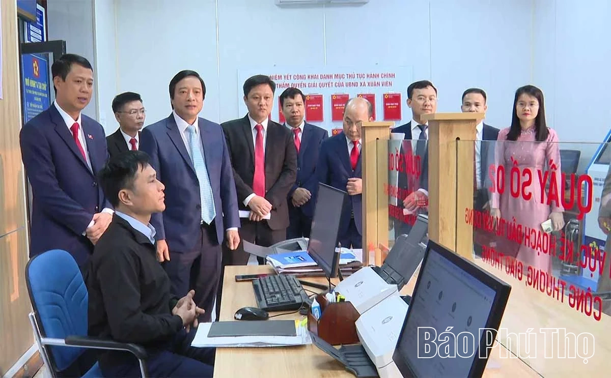 Ph&oacute; B&iacute; thư Tỉnh ủy Nguyễn Mạnh Sơn l&agrave;m việc với Ban Thường vụ Đảng ủy x&atilde; Xu&acirc;n Vi&ecirc;n