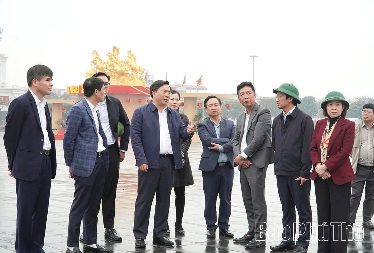 Chủ tịch UBND tỉnh Trần Duy Đông kiểm tra công tác chỉnh trang đô thị phục vụ đón Tết Nguyên đán
