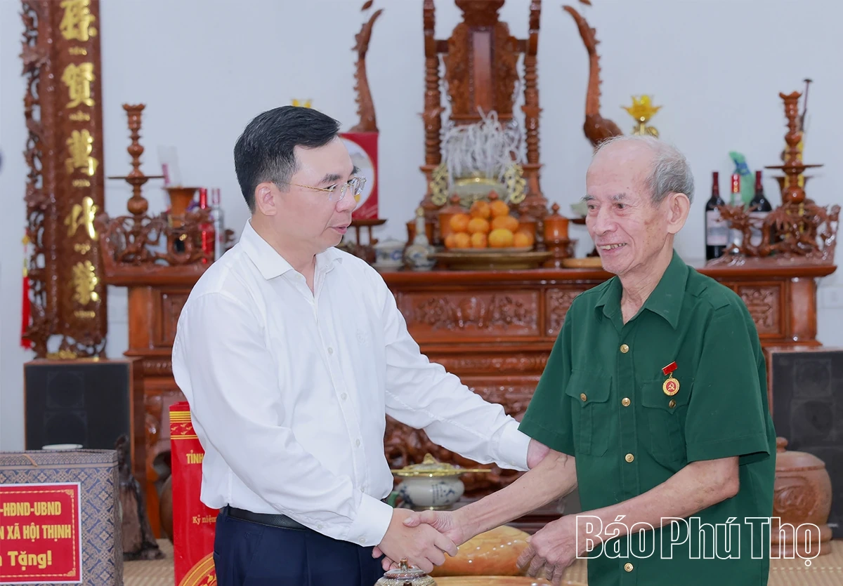 Phó Bí thư Tỉnh ủy Bùi Huy Vĩnh thăm, tặng quà thương binh, thân nhân liệt sĩ