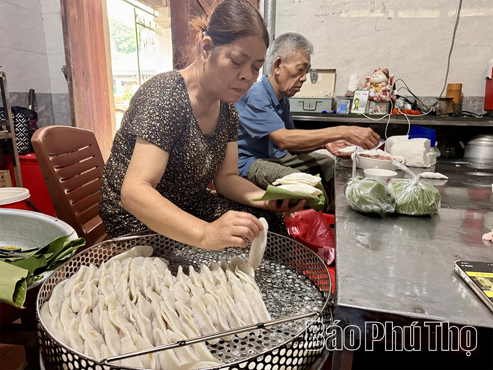 Bánh tai - Món quà quê mộc mạc của người dân Đất Tổ