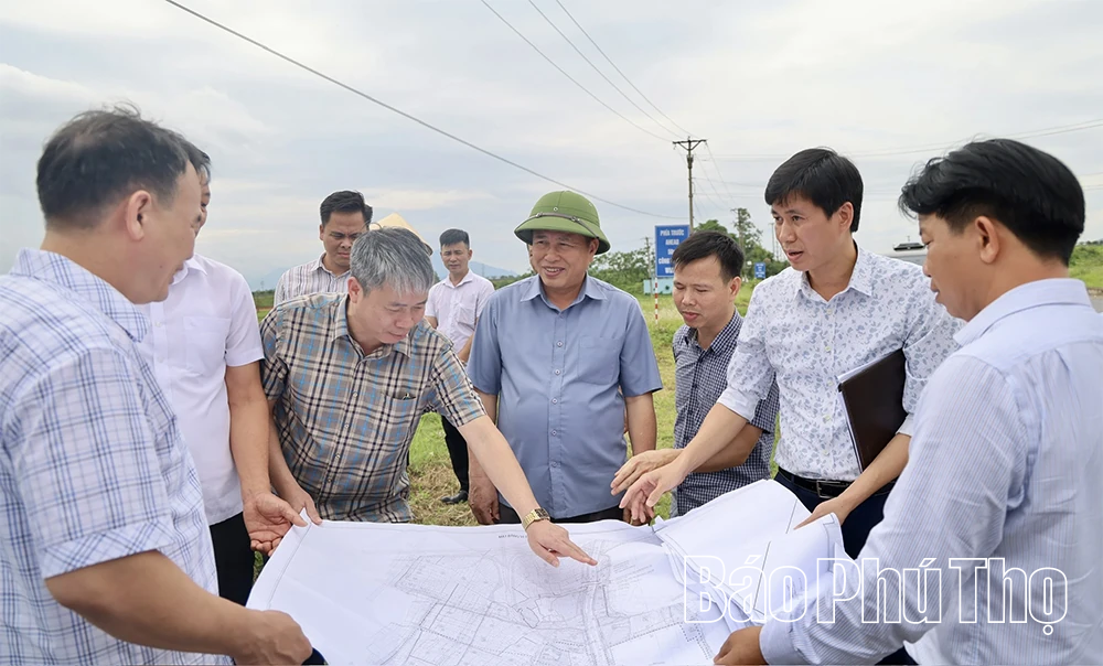 Kiểm tra tình trạng sạt lở bờ sông tại khu vực Vĩnh Phúc