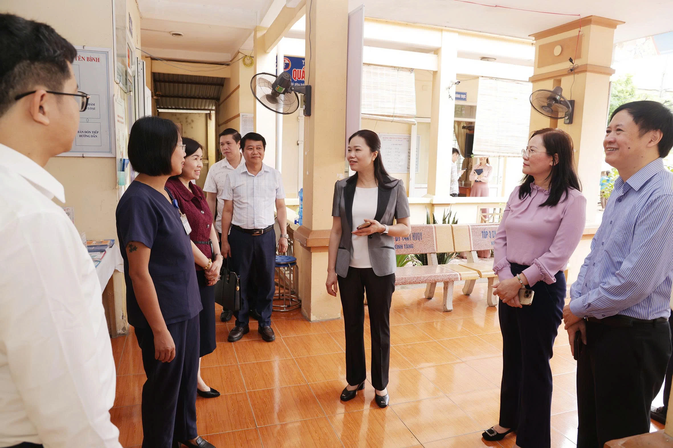 Phó Bí thư Tỉnh ủy Bùi Thị Minh làm việc với xã Vĩnh An về việc vận hành mô hình chính quyền địa phương 2 cấp