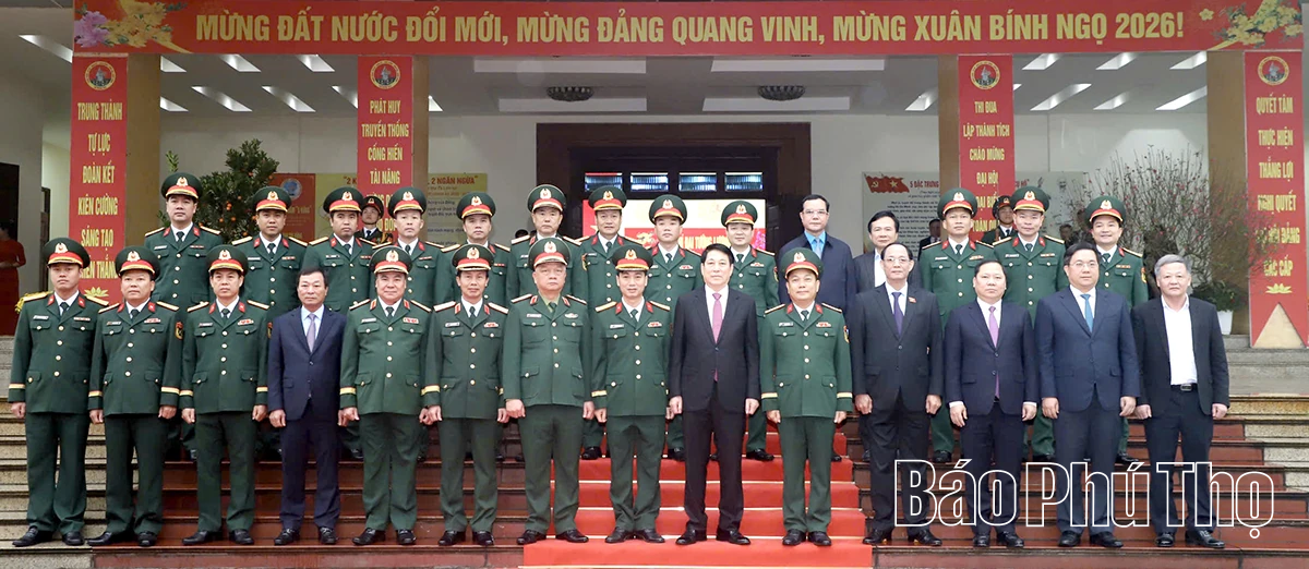 Chủ tịch nước Lương Cường thăm, ch&uacute;c Tết c&aacute;n bộ, chiến sĩ Sư đo&agrave;n 316