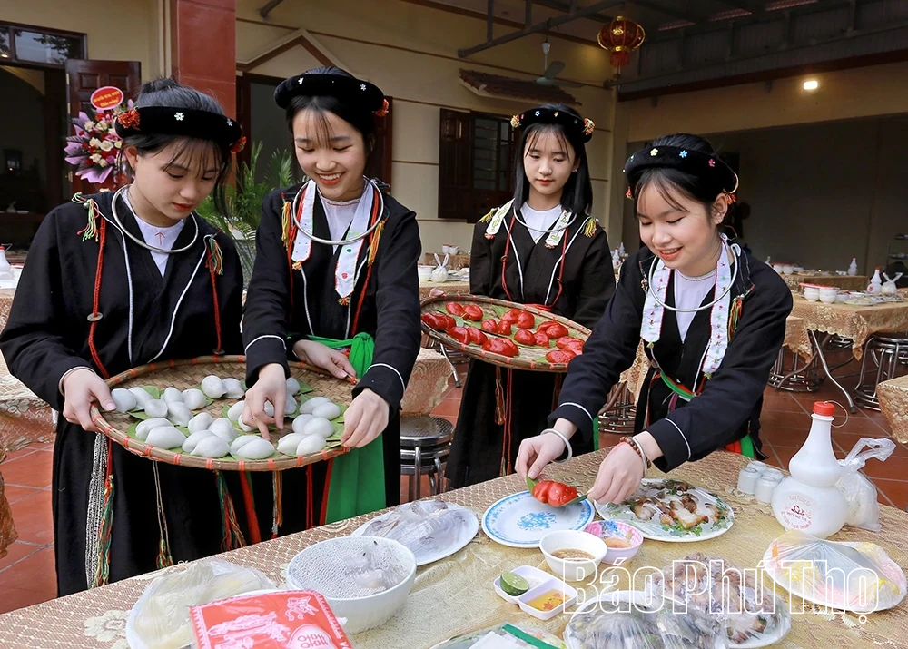 Nhung nhớ vị bánh Nghé của người Sán Dìu
