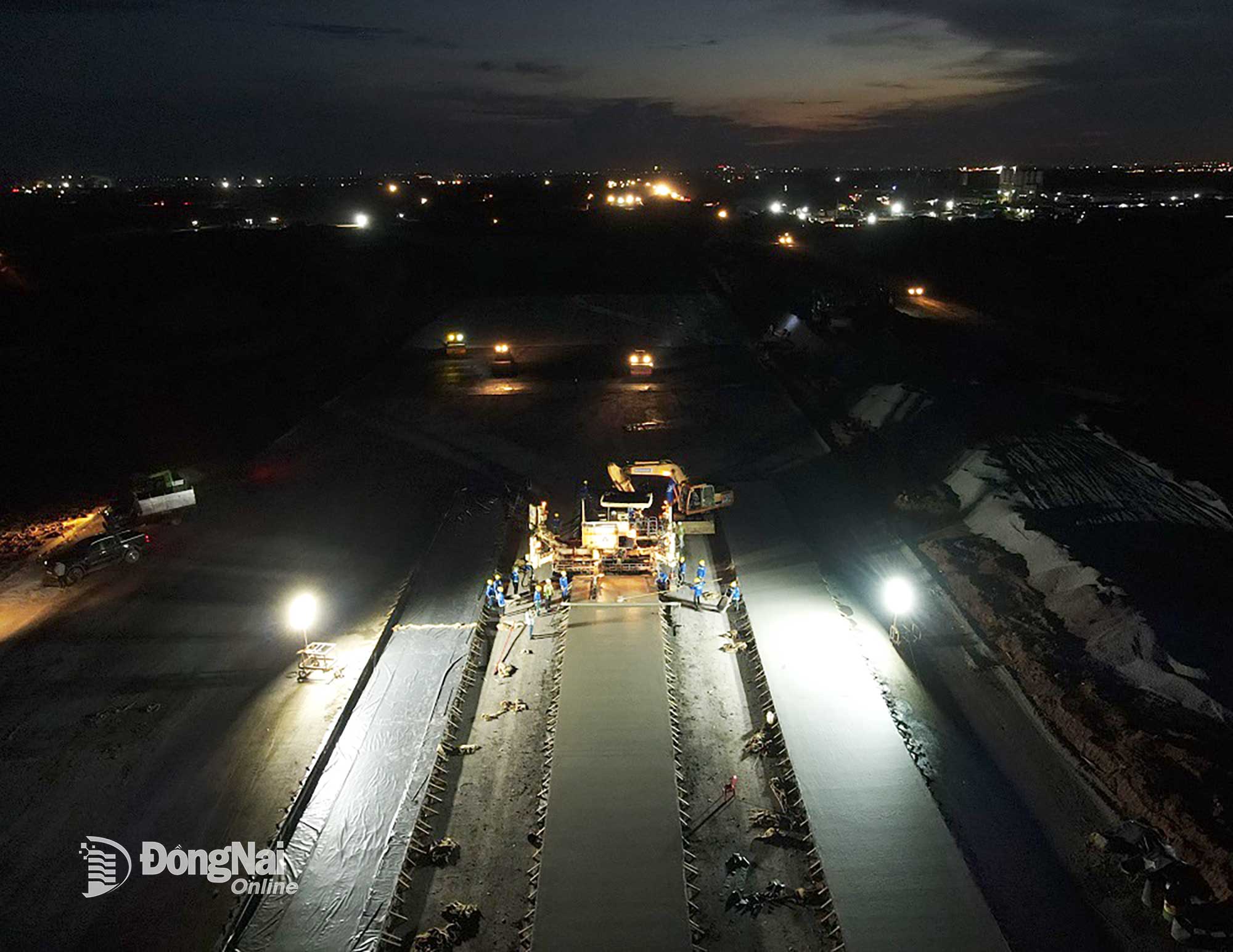 Đường băng thứ 2 Sân bay Long Thành giai đoạn 1 được khởi công xây dựng vào cuối tháng 5-2025. Ảnh: Phạm Tùng