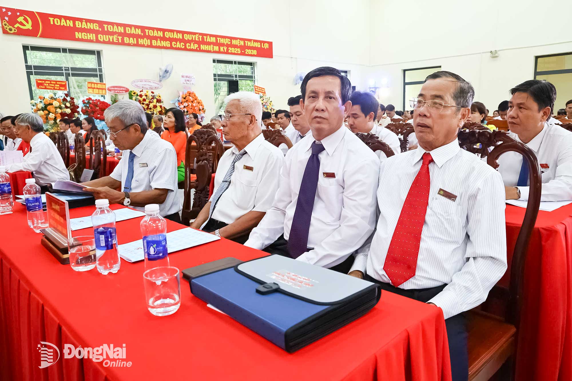 Các đảng viên phường Tân Triều dự đại hội. Ảnh: Công Nghĩa