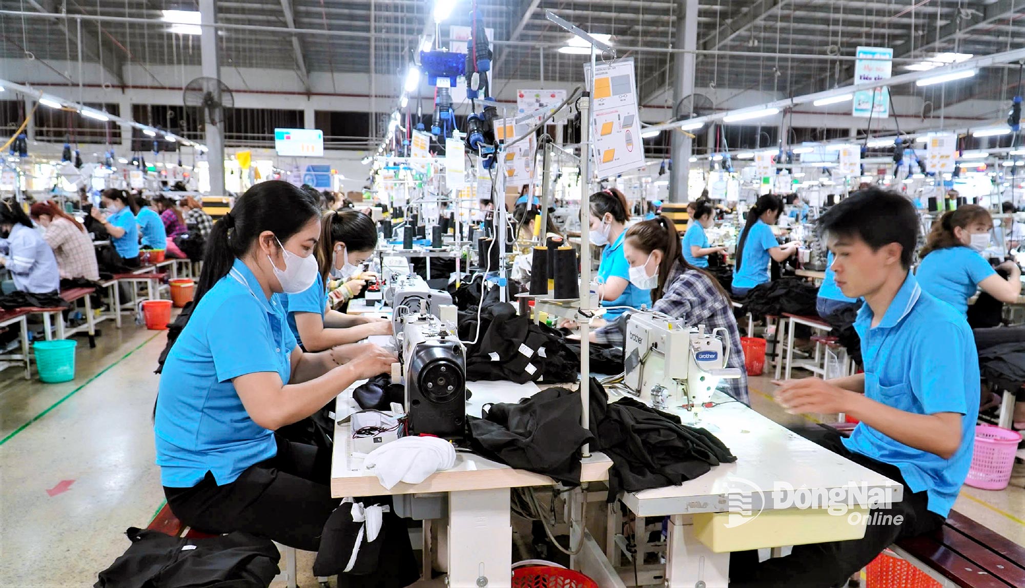 Công nhân trên chuyền sản xuất tại Công ty cổ phần Đồng Phú Cường, Cụm công nghiệp Phú Cường, xã Thống Nhất, tỉnh Đồng Nai. Ảnh: Phạm Tùng