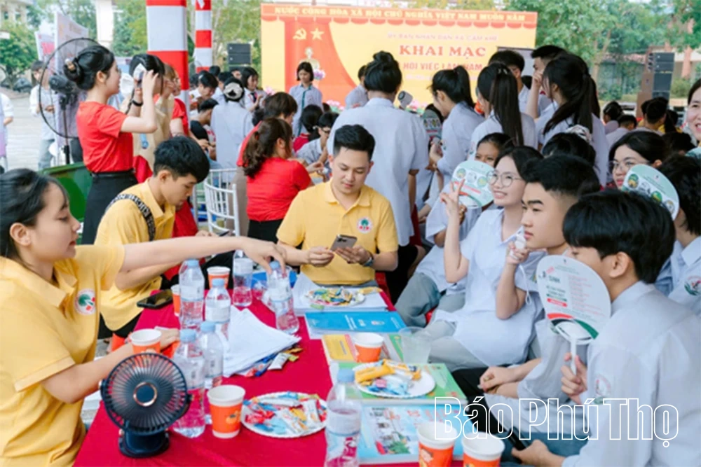 Hơn 200 lao động đăng ký việc làm tại Ngày hội việc làm xã Cẩm Khê