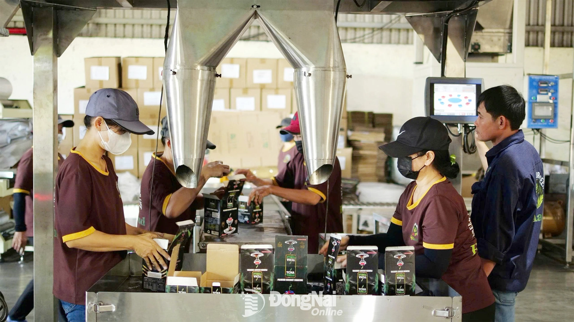 Kinh tế tư nhân tại Đồng Nai đang từng bước phát triển cả về số lượng và chất lượng. Trong ảnh: Giờ làm việc của công nhân tại Công ty TNHH Xuất nhập khẩu Cao Nguyên Bình Phước (xã Thuận Lợi). Ảnh: Anh Ngọc