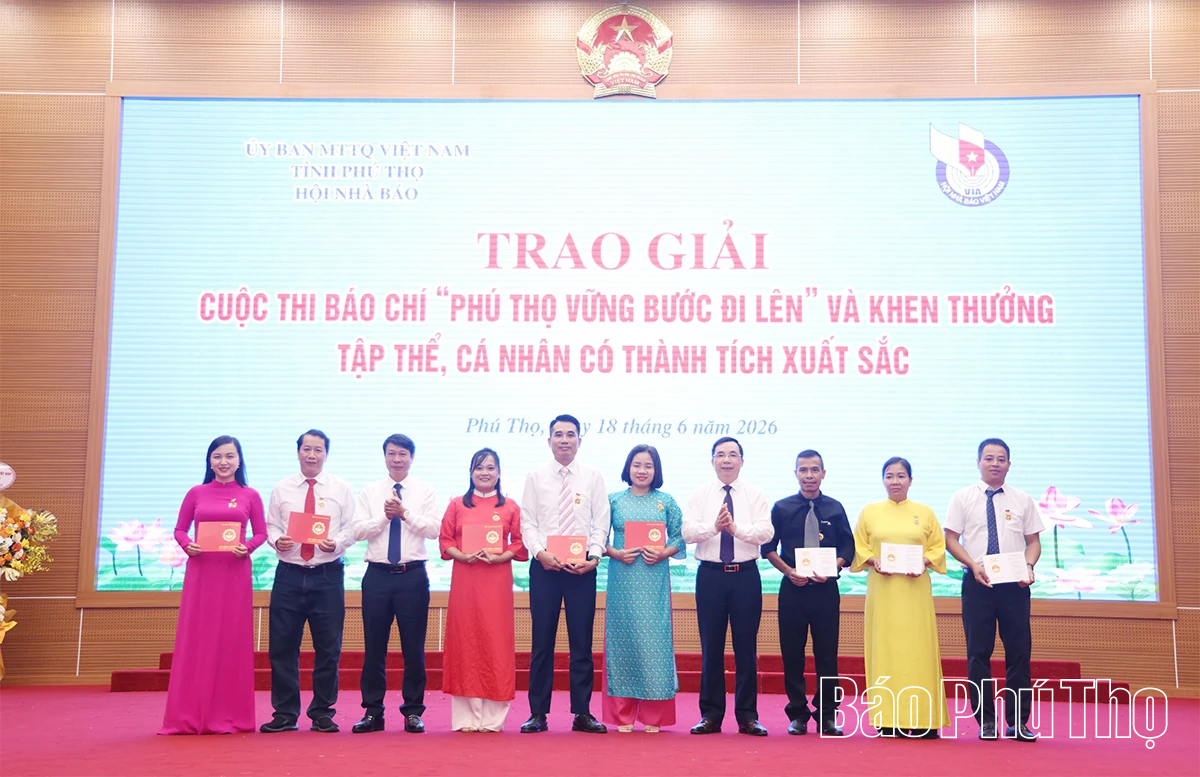 Trao giải cuộc thi báo chí “Phú Thọ vững bước đi lên” và khen thưởng tập thể, cá nhân có thành tích xuất sắc