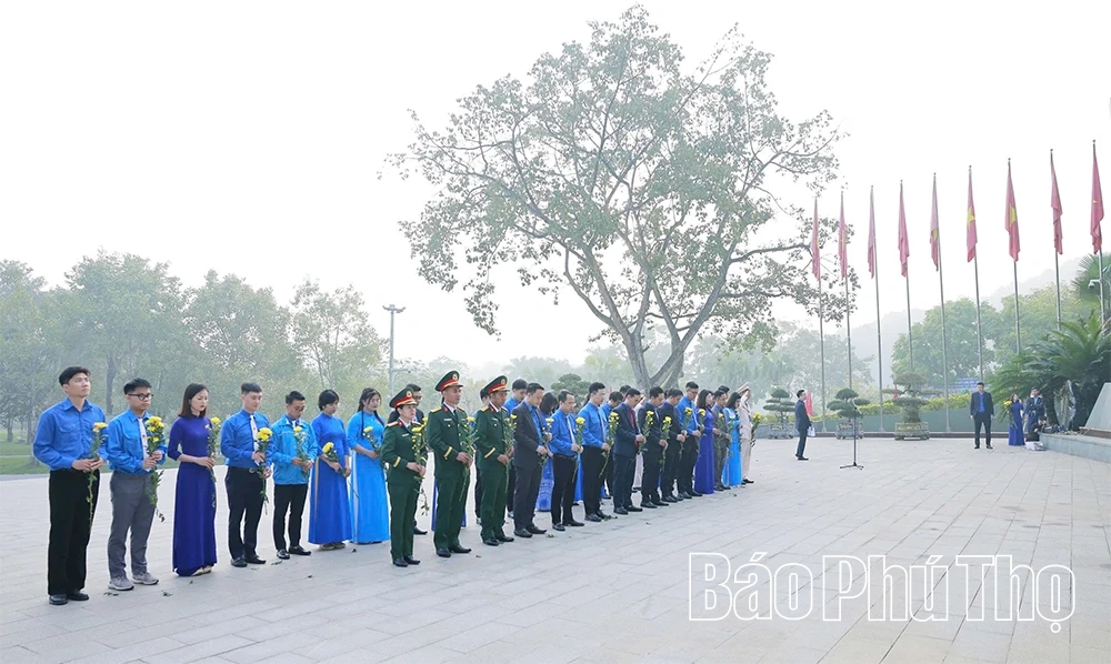 D&acirc;ng hương b&aacute;o c&ocirc;ng c&aacute;c Vua H&ugrave;ng