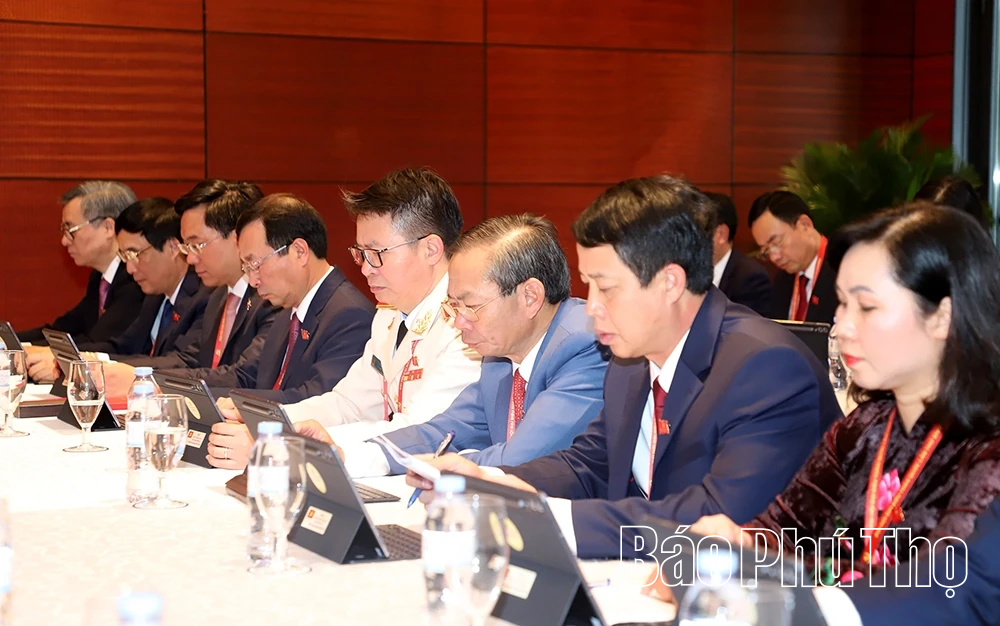 Đo&agrave;n đại biểu tỉnh Ph&uacute; Thọ đ&oacute;ng g&oacute;p nhiều &yacute; kiến v&agrave;o c&aacute;c dự thảo văn kiện tr&igrave;nh Đại hội XIV của Đảng
