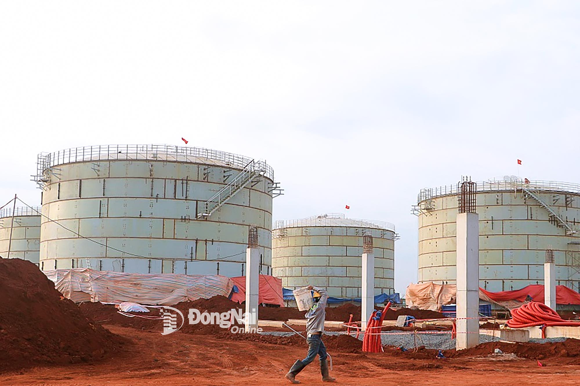 Gói thầu 4.9, được khởi công xây dựng vào tháng 10-2024. Theo hợp đồng đã ký, gói thầu này sẽ hoàn thành vào tháng 6-2026. Tuy nhiên để đảm bảo hoàn thành đồng bộ với toàn bộ dự án theo yêu cầu rút ngắn tiến độ của Thủ tướng Chính phủ, hiện tiến độ gói thầu đã được điều chỉnh và cơ bản sẽ hoàn thành phần xây dựng trước ngày 19-12-2025. Ảnh: Phạm Tùng