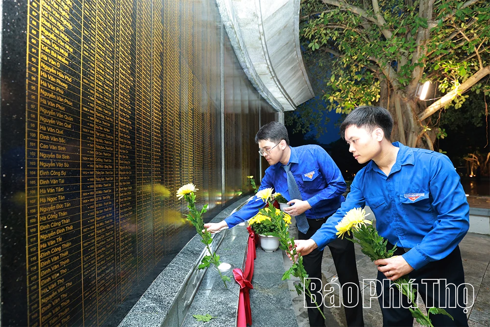 Thắp nến tri ân các Anh hùng liệt sĩ