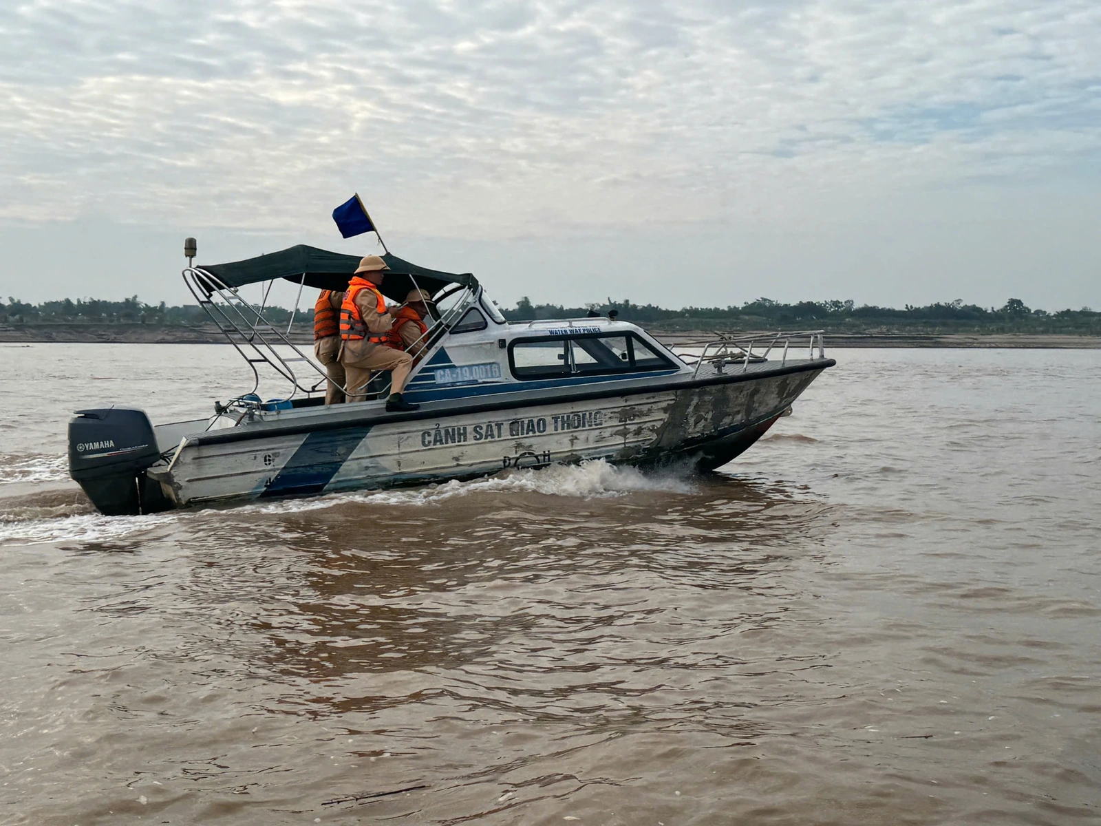 Phú Thọ ra quân tổng kiểm soát các phương tiện vận chuyển cát, sỏi
