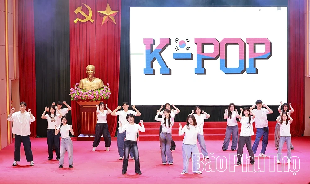 Giao lưu văn ho&aacute; giữa sinh vi&ecirc;n Đại học H&ugrave;ng Vương v&agrave; đo&agrave;n sinh vi&ecirc;n thuộc Hiệp hội Ch&acirc;u &Aacute; Th&aacute;i B&igrave;nh Dương