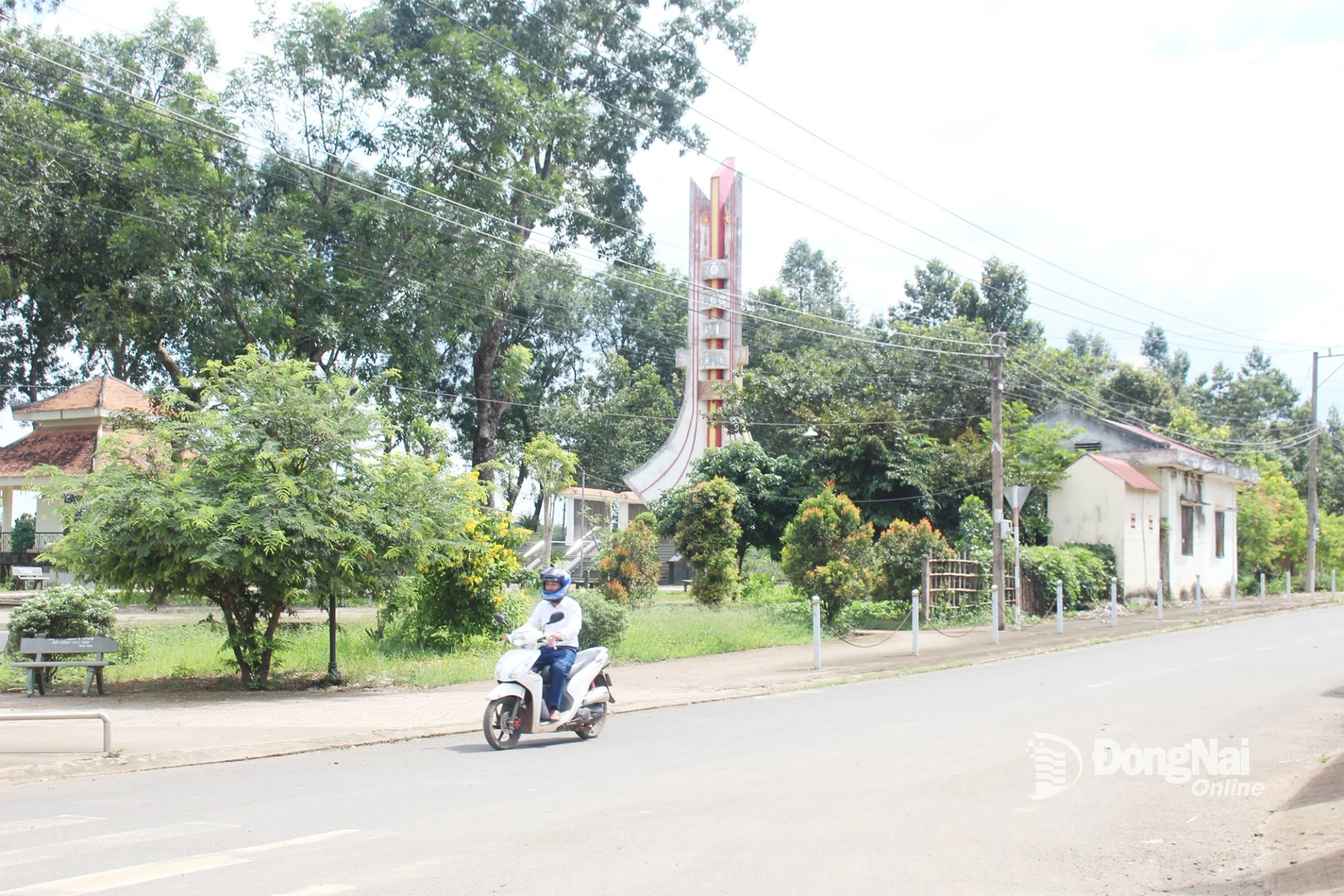 Cơ sở hạ tầng ấp Cầu Rạt, xã Đồng Tâm được đầu tư khang trang, tạo thuận lợi cho người dân trong đi lại và phát triển kinh tế. Ảnh: Đoàn Phú