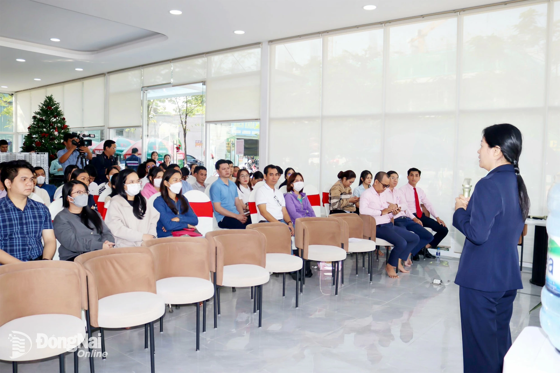 B&agrave;&nbsp;T&ocirc; Thị Thủy, Tổng gi&aacute;m đốc C&ocirc;ng ty cổ phần Chương Dương Homeland th&ocirc;ng tin về dự &aacute;n nh&agrave; ở x&atilde; hội. Ảnh: Ho&agrave;ng Lộc