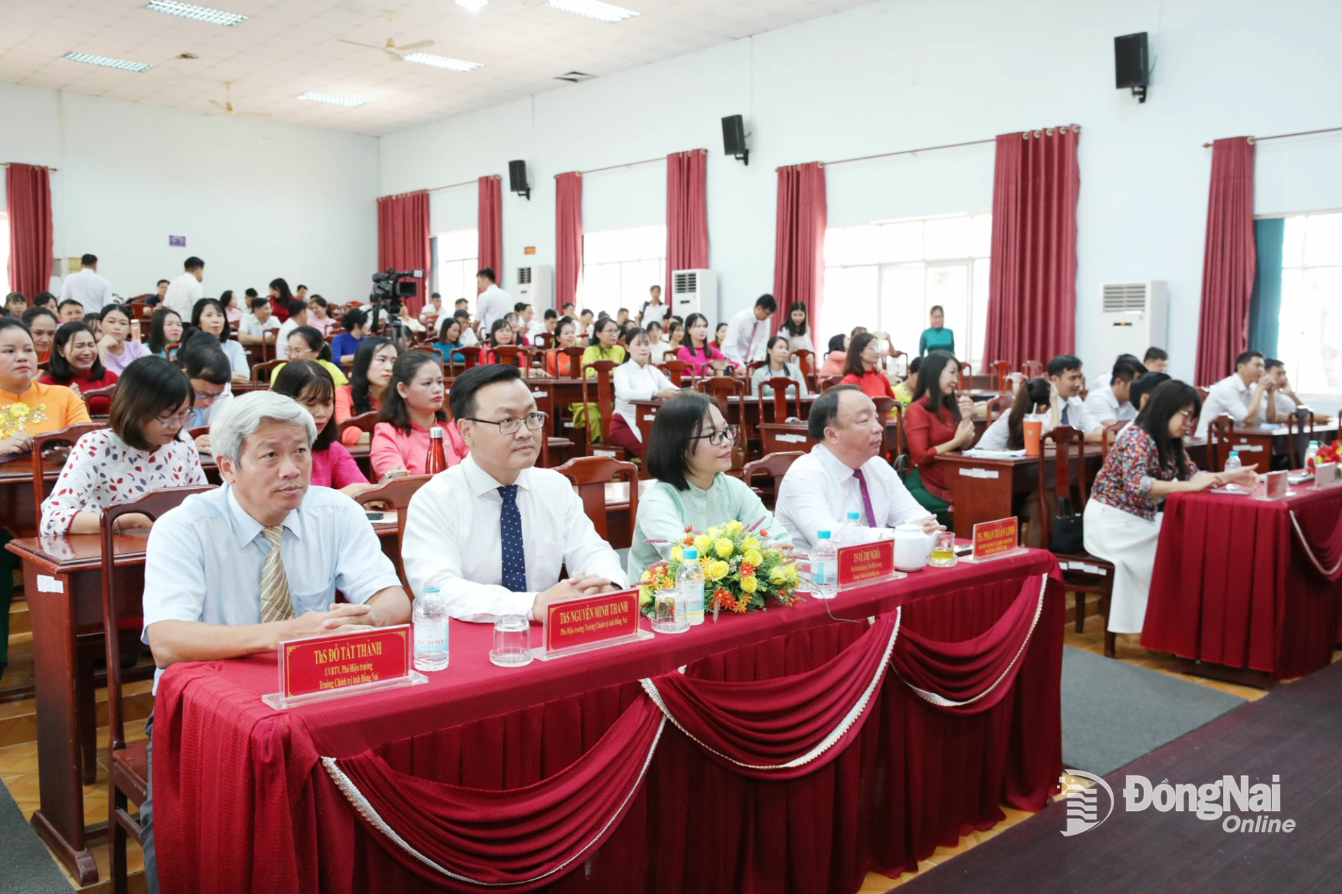 Ban Giám hiệu Trường Chính trị tỉnh Đồng Nai dự lễ bế giảng. Ảnh: Trương Hiện