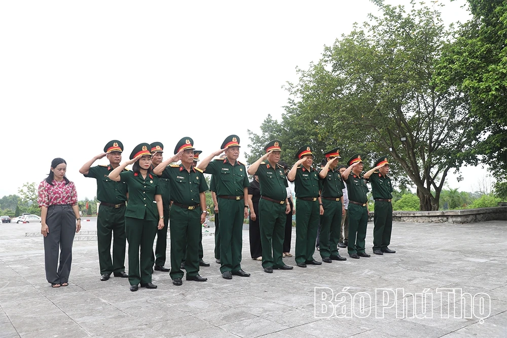 Hội Cựu chiến binh tỉnh dâng hương tưởng niệm các Anh hùng liệt sĩ